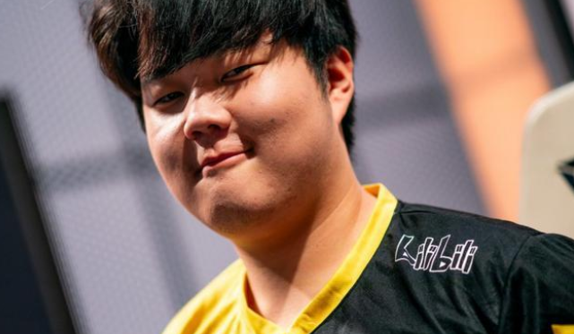 前SKT冠军上单退役，曾以一己之力干翻IG全队，把姿态打成背景板