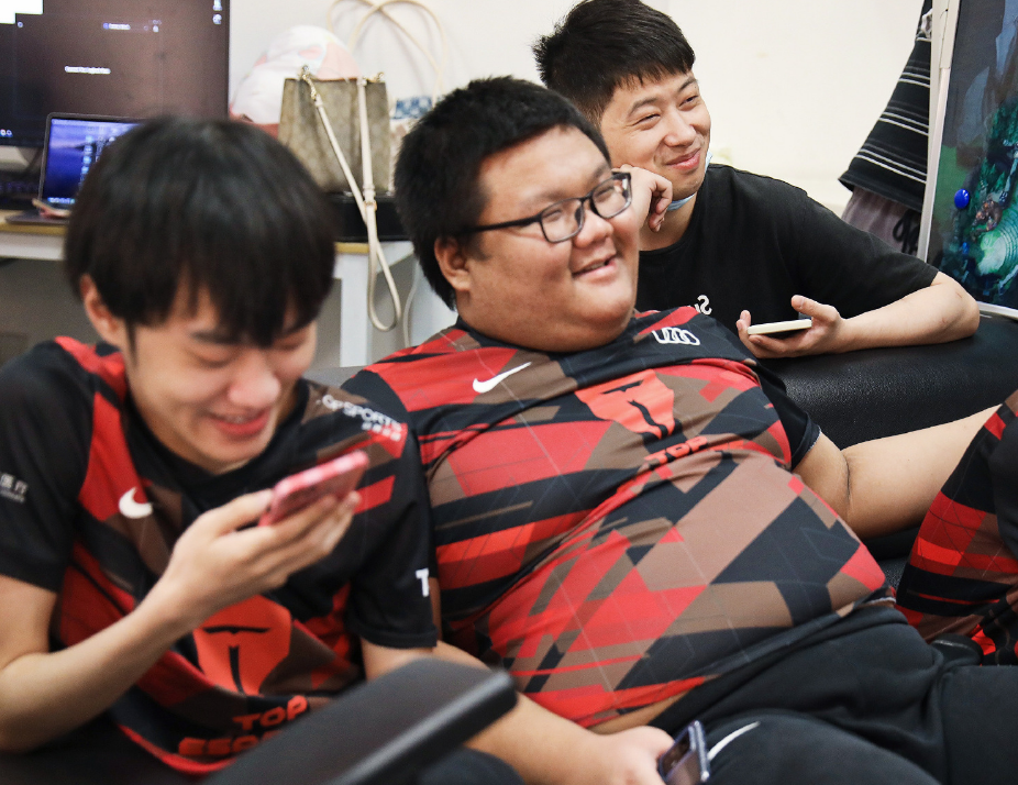 上单晴天今日首发，但TES如果输AL，就会丢掉季后赛复活甲