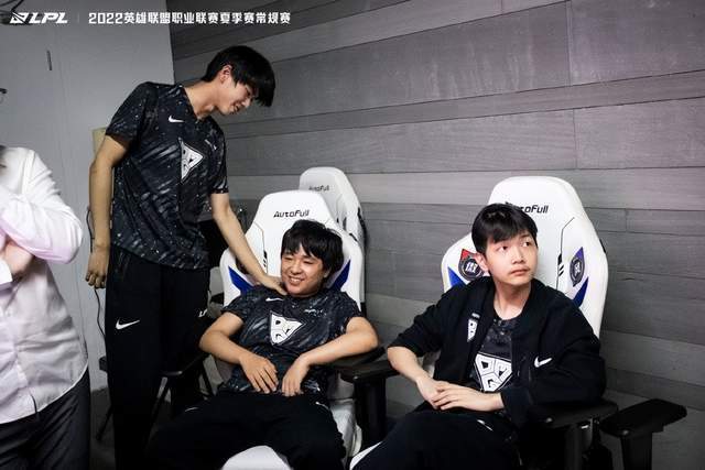 超越Theshy、左手，OMG新秀上单Shanji登顶LPL单杀榜单！