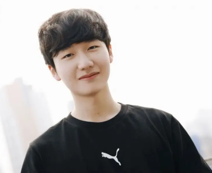 小花生重回巅峰，LPL粉丝大为担忧，北枫直言：不输天