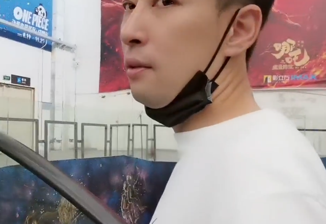 “钞能力”实锤，钱小佳海贼展见手办就想买，还给水友准备了礼物