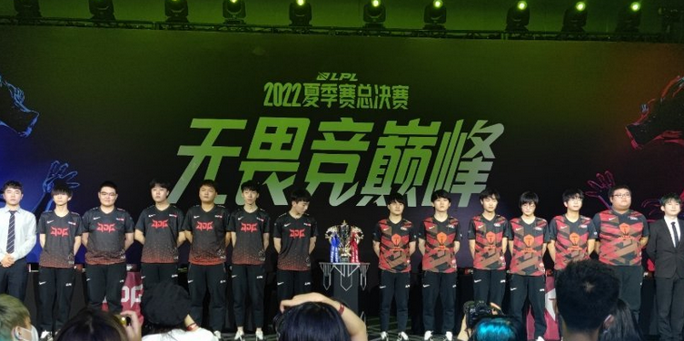 决赛在即，TES迎来一个坏消息，祸从口出失人心，JDG支持者变多