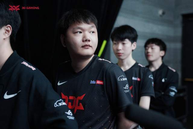 LPL夏决JDG发应援视频，豪华阵容引电竞圈热议，中超国脚送祝福