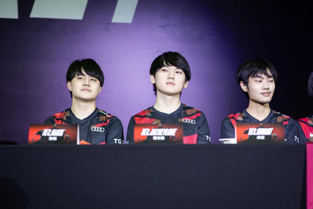 合同即将到期选手盘点：Theshy离队机会不小，RNG滔搏多人上榜