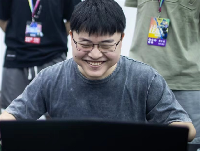 乌兹与3位RNG老队友同台，严君泽笑不出来，小虎、小明“红温”了