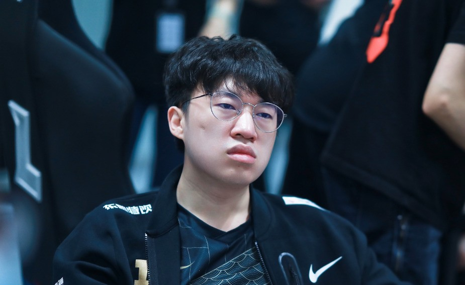 LOL：韩网热议EDG让二追三，小学弟就是RNG的克星，一阵中辅红温了