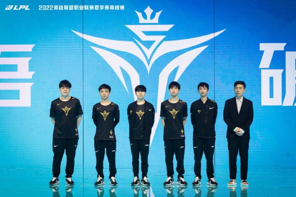 V5被淘汰，官博沦陷！粉丝：难怪LCK不要Rich！明年买Theshy