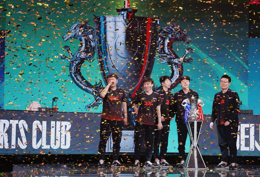 红米是如何给选手自信？JDG官方发文点评，称红米为“传奇教练”