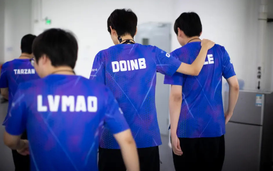 继Rookie之后，又一位冠军中单无缘S12，呼吸哥谈卖票