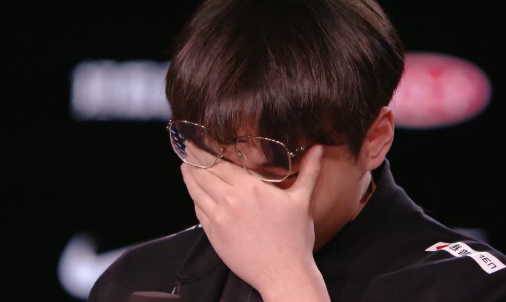 RNG，请善待你的上单！LPL英文解说：RNG从不帮上路，呼吸太难了