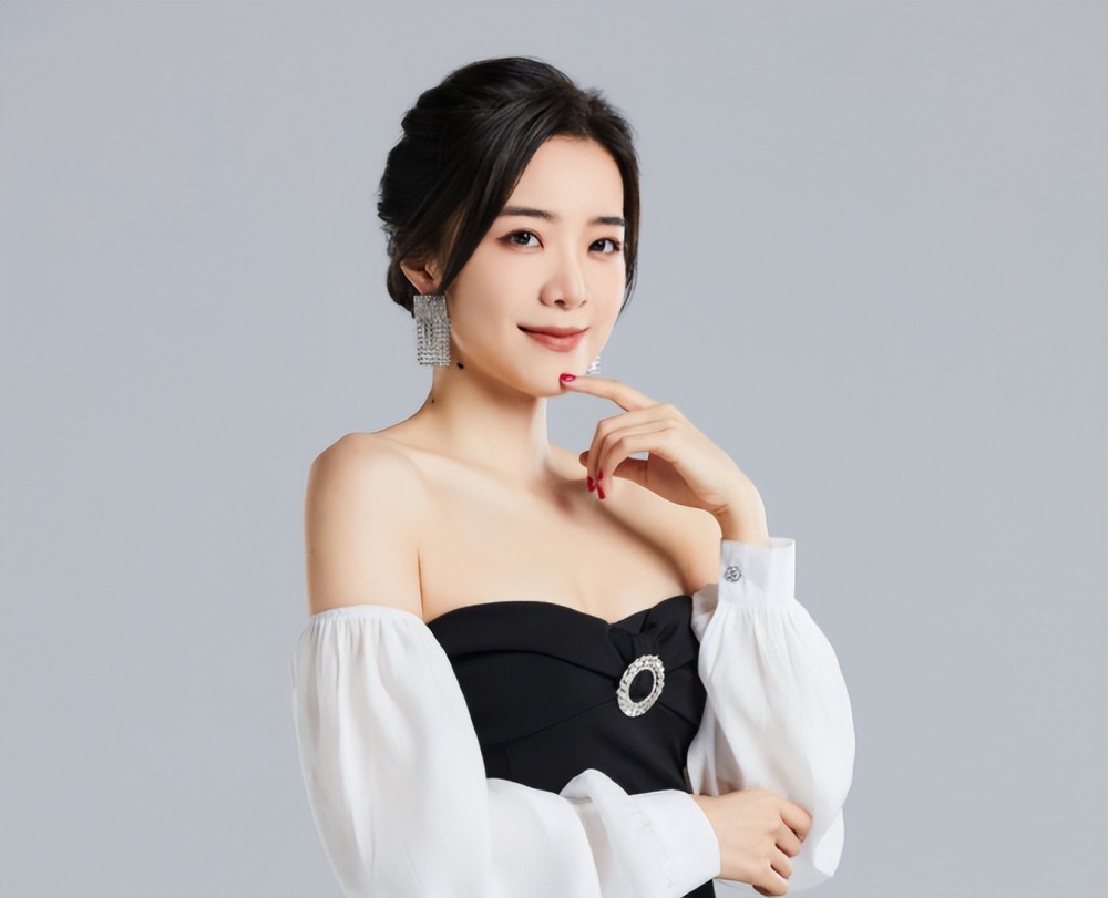 RNG晋级后，余霜发文自嘲hz，表白RNG！结果被骂上热搜，惨遭嘲讽