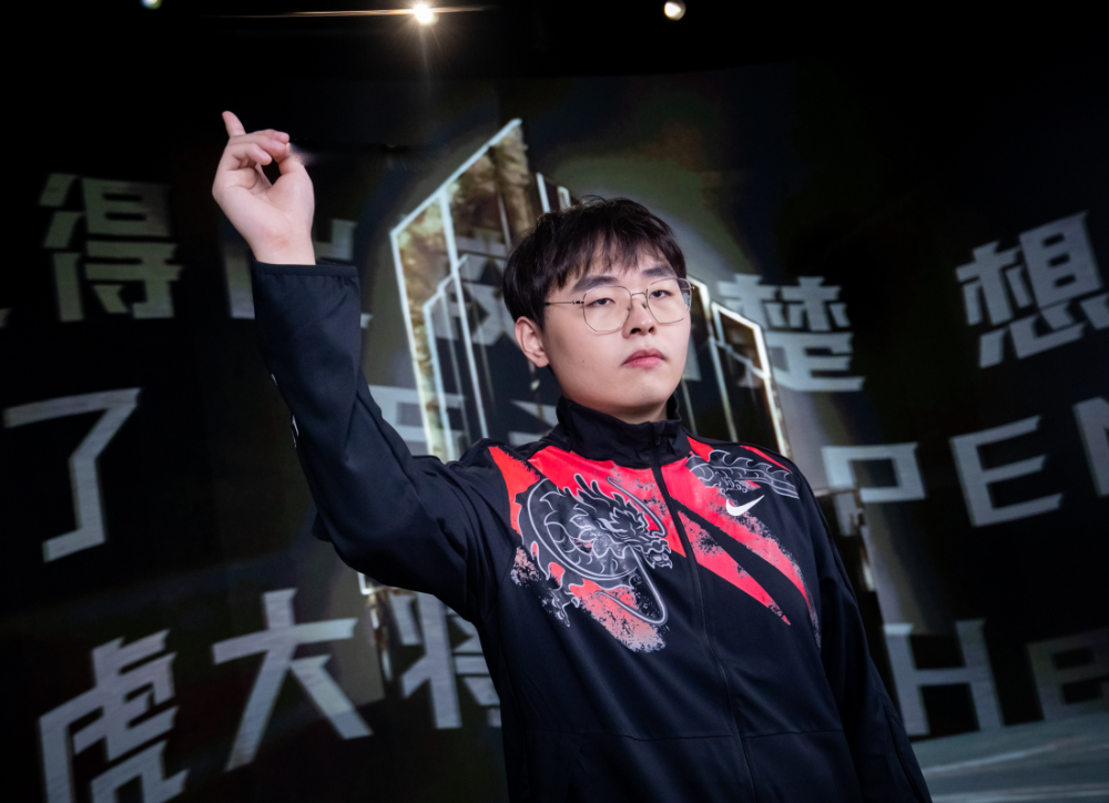 LPL“最惨教练”诞生，离队让粉丝欢呼，Uzi沦为“大怨种”！