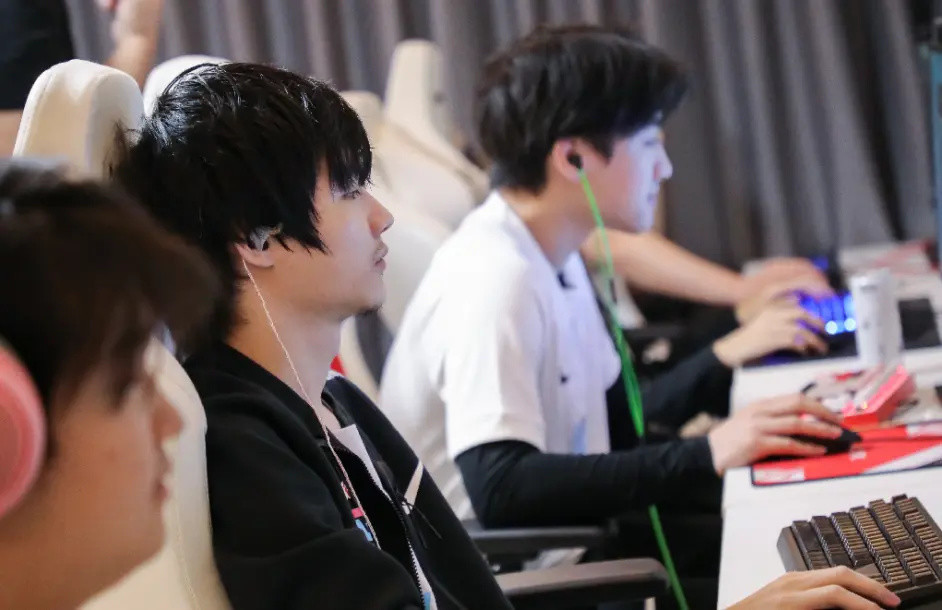 冷少：S12冠军多半是GEN，BLG训练赛打崩DK上路！