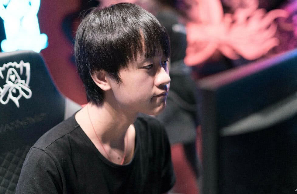 LOL：JDG战队成S12最大赢家，管泽元开团小明，猫咪打的不如陪玩