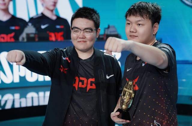 S12赛制出现漏洞，小组赛将出现同组内战，目前有两种解决方式