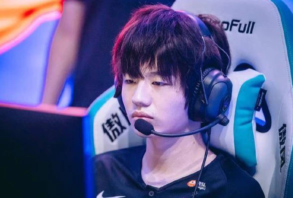LOL：C9喊话T1和EDG，现在预定回家的航班更便宜，刘青松赚麻了