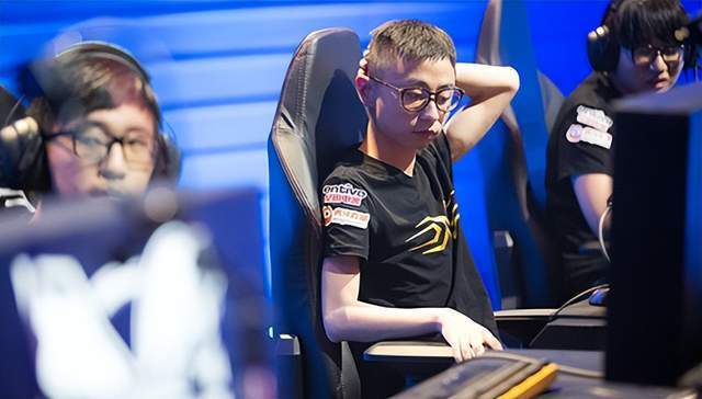 为何都说水晶哥是天才AD？性格沉稳，关键时刻能站出来