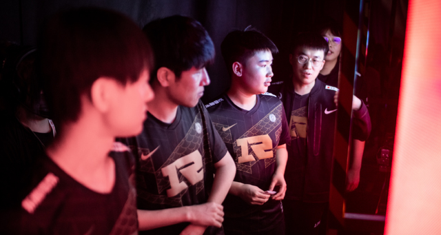 S12世界赛版本改动出炉，软辅削弱RNG受益，小明史诗加强