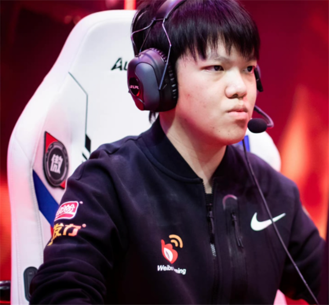 WBG输比赛原因找到了，队员忙着回老家结婚，教练还跟选手产生分歧