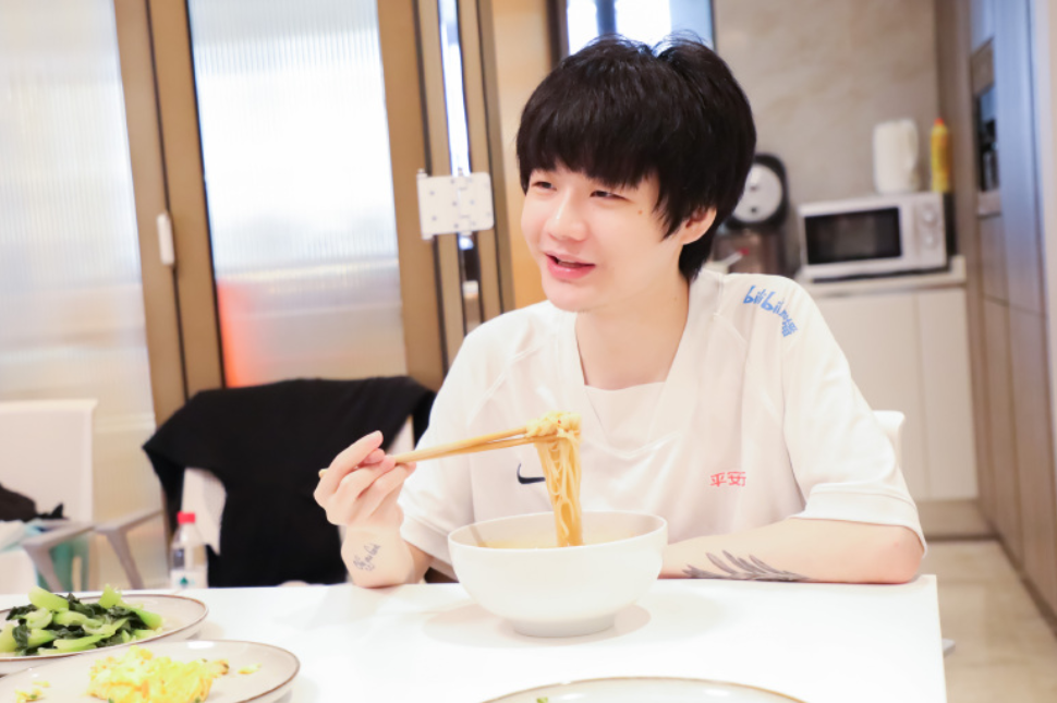 刘青松惨遭举报！CP粉丝怒了，要求LPL官方处罚：禁赛加公开道歉