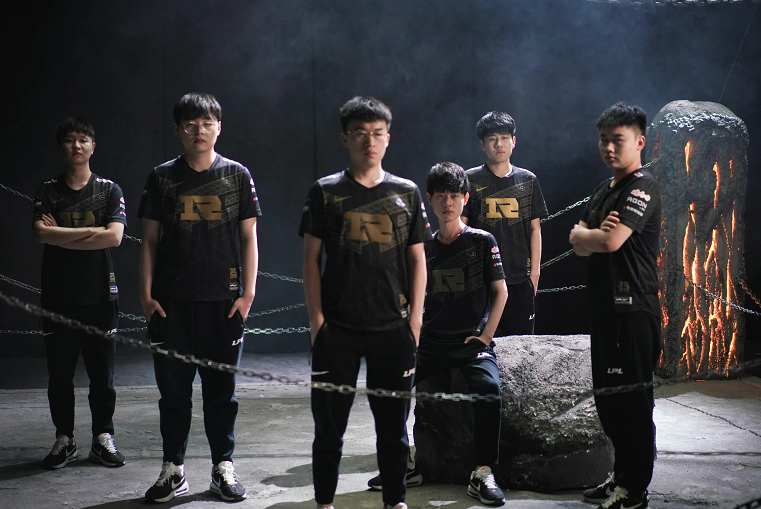 RNG与DRX同组冲上热搜，粉丝疯狂刷屏“别开香槟”！今年还很难？