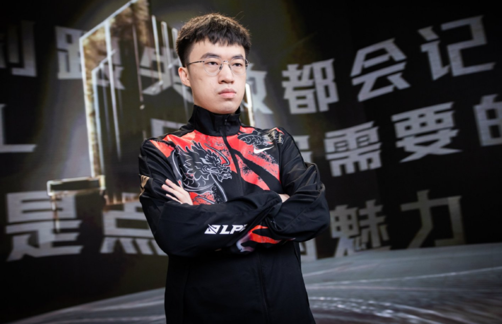 “LPL全华班抗韩战绩图”火了！RNG很争气，看到TES数据后，佩服