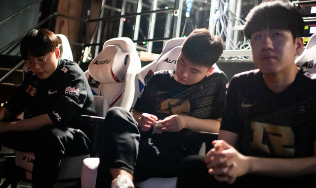 RNG官宣S12大名单：呼吸哥首次参加S赛，替补辅助随队出征