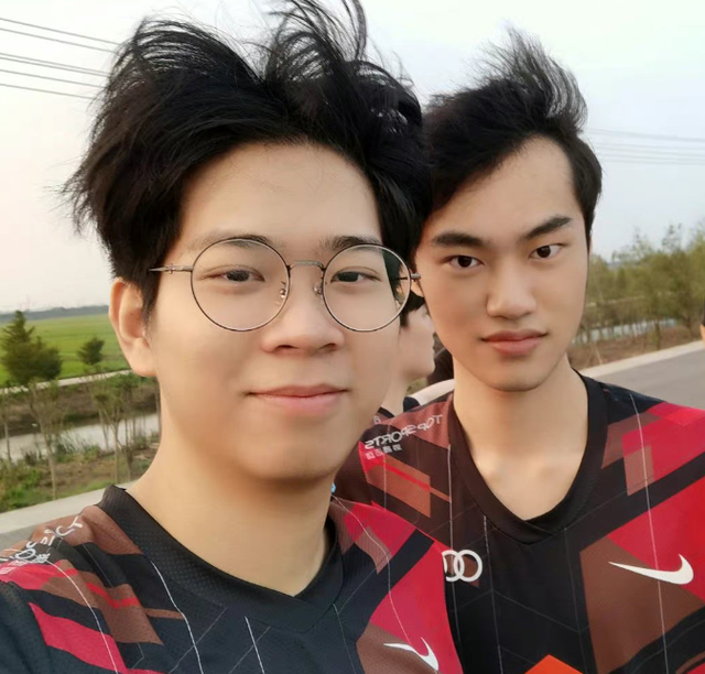 山城小栗旬还是错付了，夸完自家客人一半水粉，jkl就换了新发型