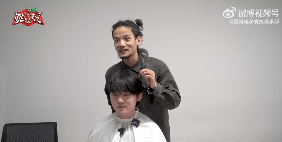 滔搏红！JackeyLove染红发，女友透露原因：鸿运当头