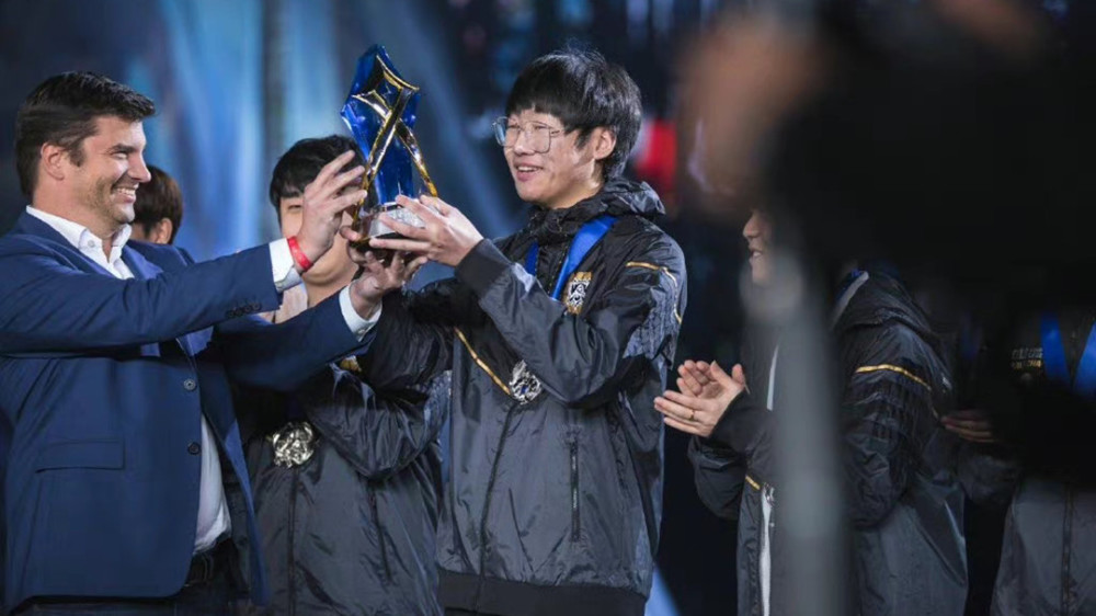 TES全员集合备战S12，Knight在练沙皇，天与JKL开心大乱斗