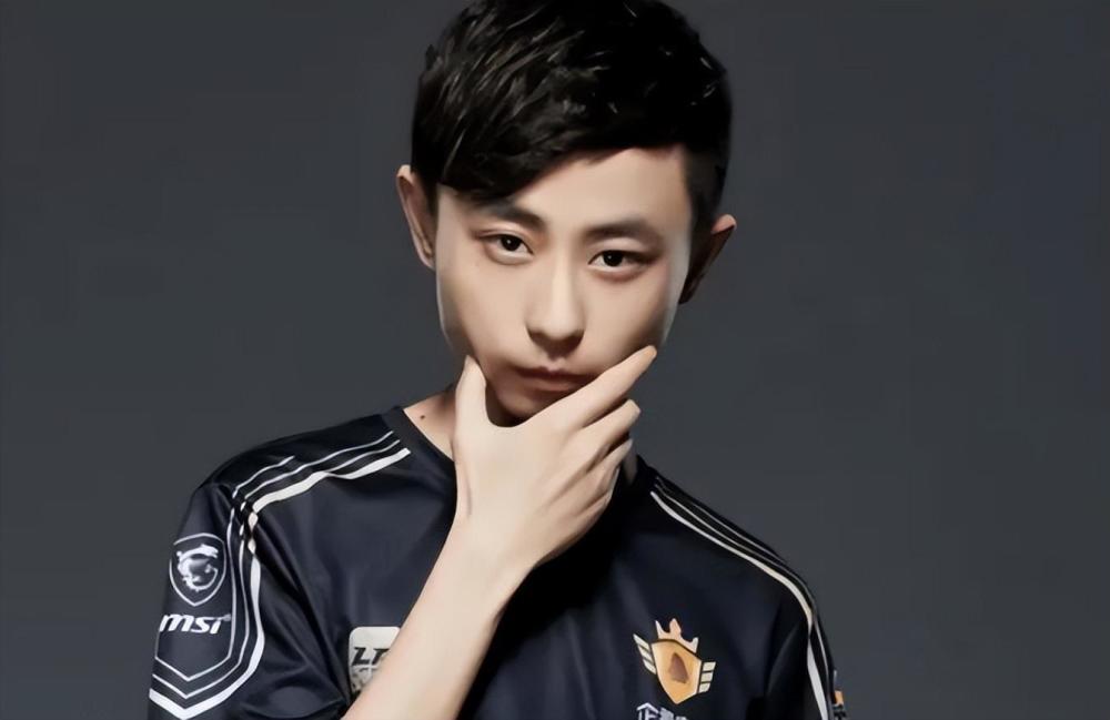 水晶哥退役是LPL损失？天才ADC，打法相当契合现在的版本