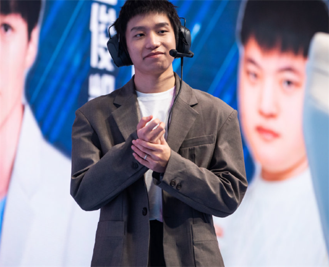 厂长不在赛场，依然是新瓦洛兰特世界冠军的偶像：想收藏一件EDG队服