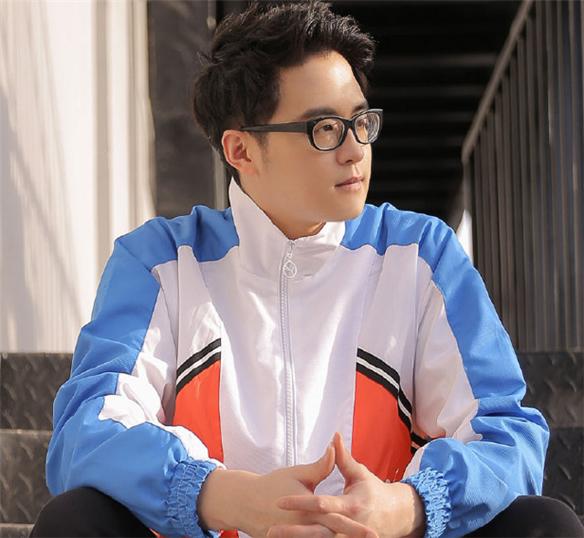 LPL解说记得要离开解说席？本人下场回应：请不要带奇怪的节奏了