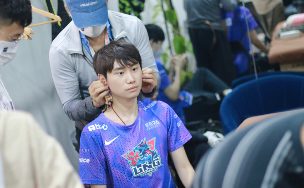 LBL混入广告队Doinb被狂喷，遭南波儿欺骗后道歉！米老鼠退网认罚