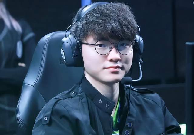 S12宣传片引争议，LPL画面一闪而过，6年无冠的faker还是C位