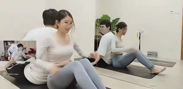 AJ赢麻了，成为LPL撩妹第一人，继埋埋之后，又约王羽希露营