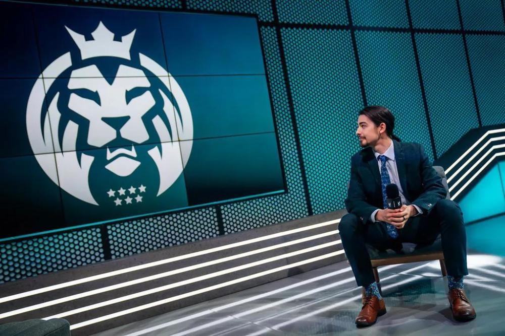 “MAD教练采访图”火了，点评入围赛，LCK三四名不像LPL那么可怕