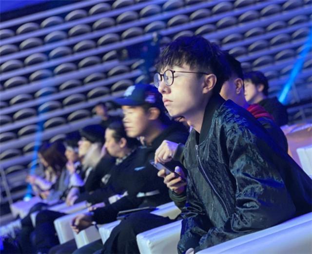 RNG前队员曾在休息室真人solo，mlxg说漏嘴：原来你们都不知道？