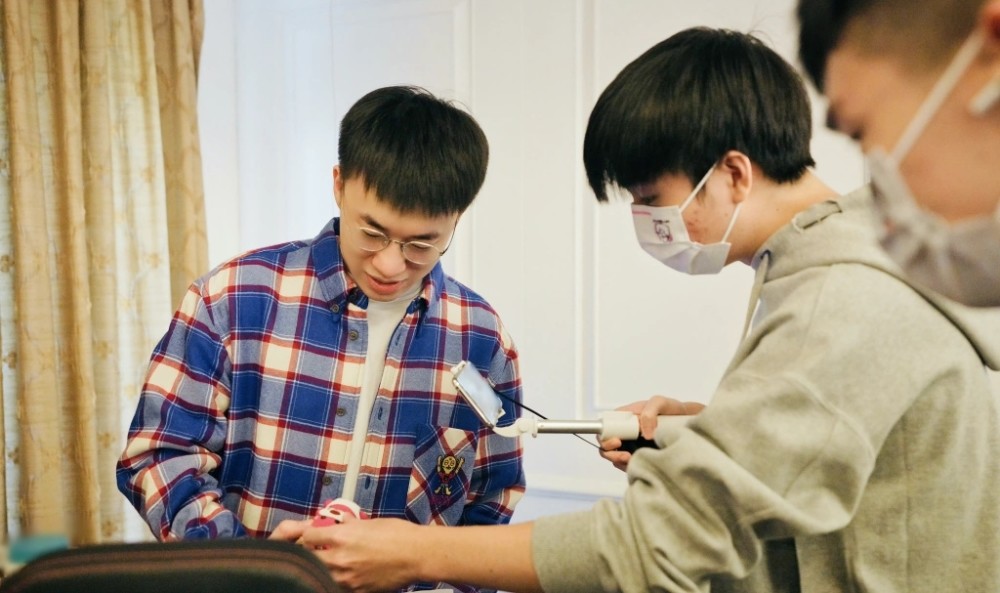 入围赛还没开打，RNG选手遭2次上嘴脸，小虎被喊“闭嘴”一言不发