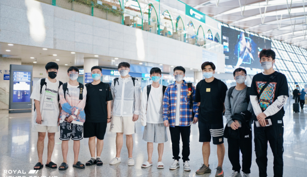 梦碎墨西哥，LPL3大官方解说谈RNG入围赛淘汰！记得：小虎太拉了