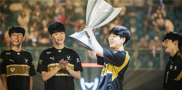 GEN才步上s12征途，家就被T1“偷”了，战队工作人员原来是对家粉