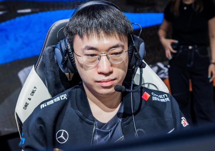 拳头又被选手喷了，S12现场设备太低端，感觉像在玩CSGO