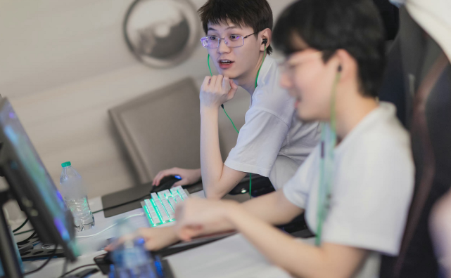 S12小组赛焦点战来袭！EDG与RNG先后登场，两大LCK豪门遇考验