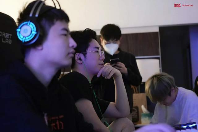 S12小组赛LPL迎来地狱难度，JDG或轻取首胜，RNG或惨败GenG