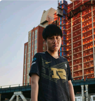 小组赛首日，RNG爆冷击败LCK一号种子，EDG22分钟溃败T1