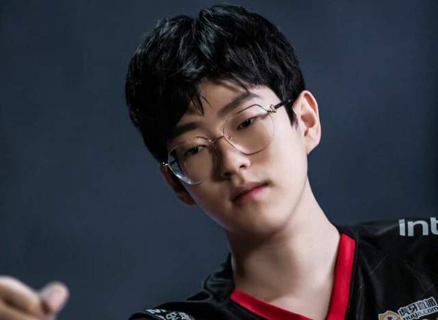 T1战队AD采访嘲讽LPL，直言GEN是唯一对手，LPL没有威胁