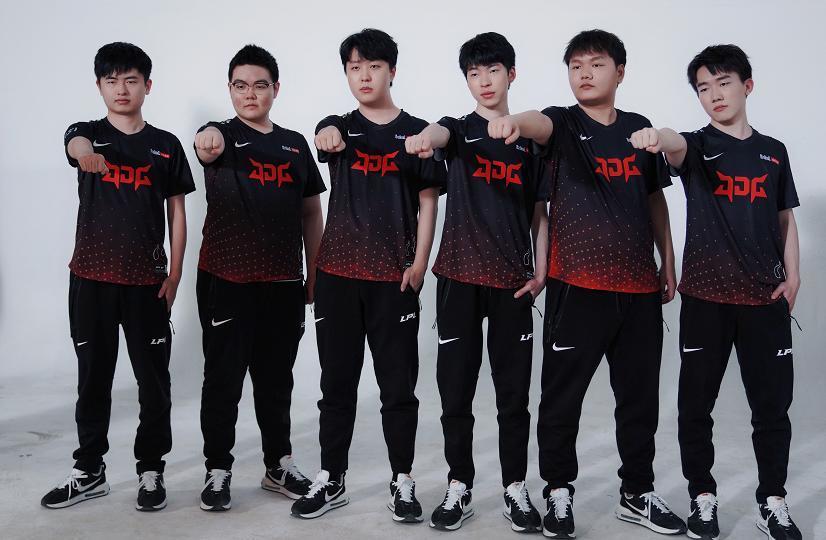 S12小组赛首日：JDG有惊无险拿下首胜，下路惨被爆，上野狂Carry