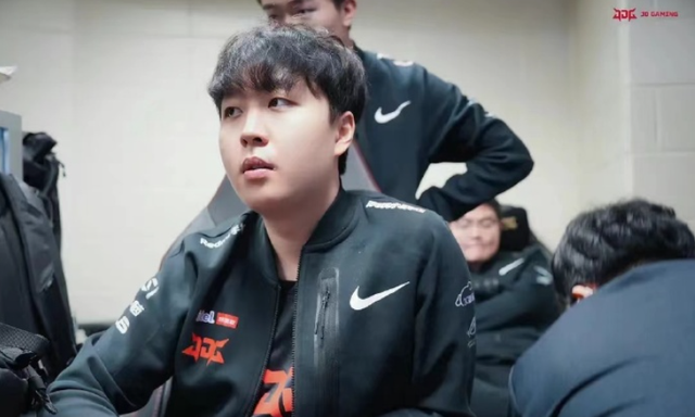 JDG降维打击，北美观众一片哀嚎，369看片哥2v5为LPL收获首胜！