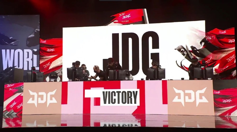 LPL迎来狂欢日！JDG神仙打架击败DK，拿下两连胜，LCK遭遇四连败