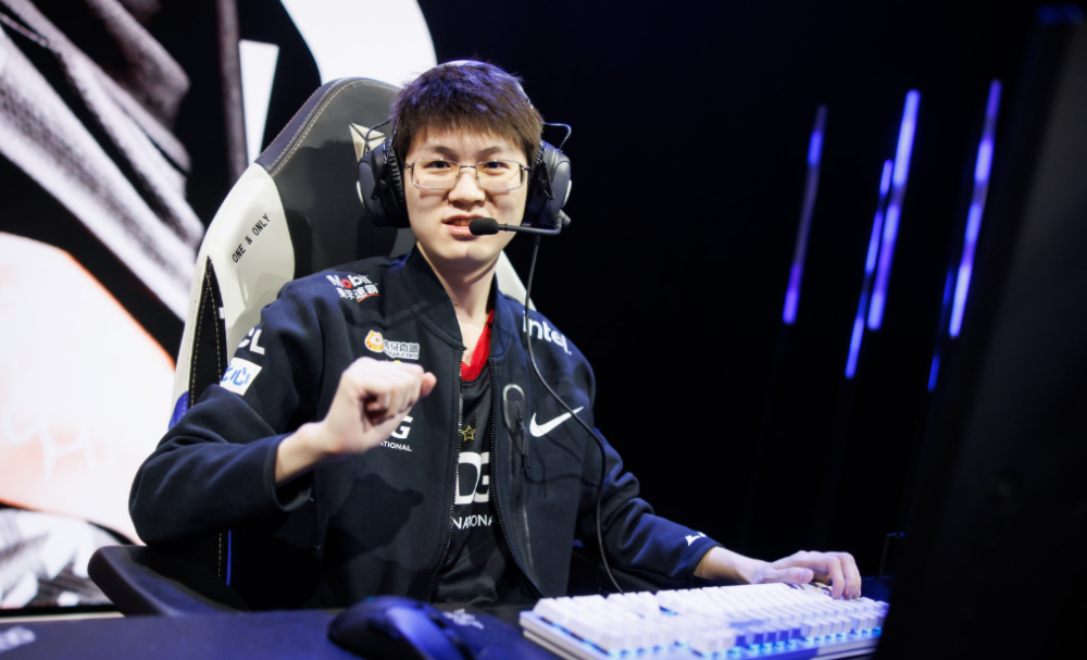 C9被钩麻了！EDG轻取C9，拿下世界赛首胜